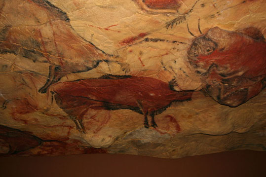 800px-Reproduction_cave_of_Altamira_01.jpg
